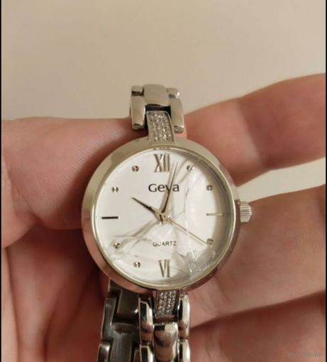 Часы женские GEYA Кварцевый механизм ремешок из нерж. стали.