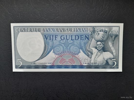5 гульденов 1963  года. Суринам. UNC.  Распродажа.