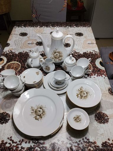 Винтажный фарфоровый сервиз производства немецкой компании Kahla из ГДР "Нежная роза".