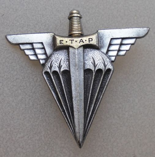 Знак парашютной школы Франция.