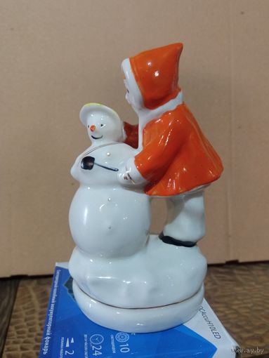 Статуэтка Девочка со снеговиком
