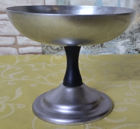 КРЕМАНКА НА НОЖКЕ ДЛЯ МОРОЖЕНОГО. МЕТАЛЛ НЕРЖ. КЛЕЙМО. СССР.