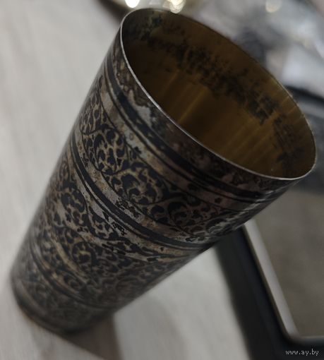 Антикварный серебряный с позолотой стопарь. 48+ гр. Кубачи / чернь. Рабочий с молотом. До 1955 года