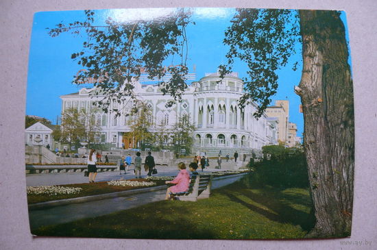Папикьян Р.(фото), Свердловск. Дом профсоюзов; 1977, чистая.