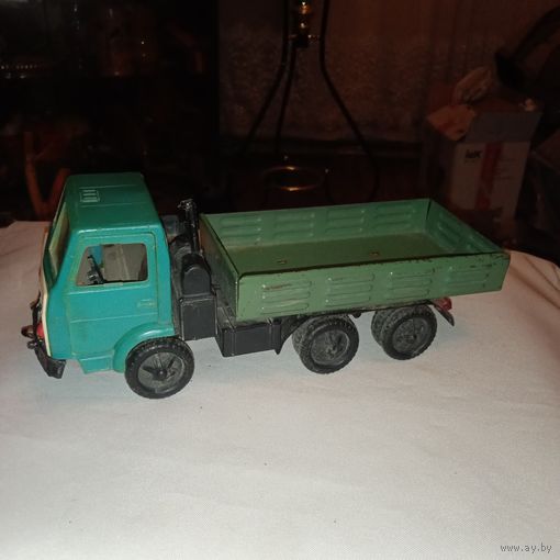 Машина из жести КАМАЗ