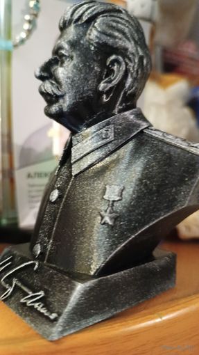 Бюст Сталина,пластик.