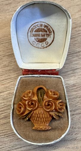Брошь. Брошь из резного бакелита