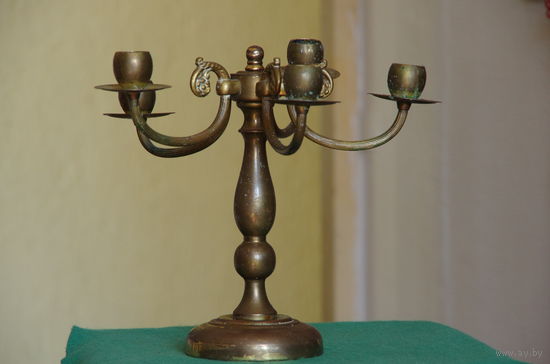 Подсвечник латунный  ( высота 25 см , ширина 28 см )