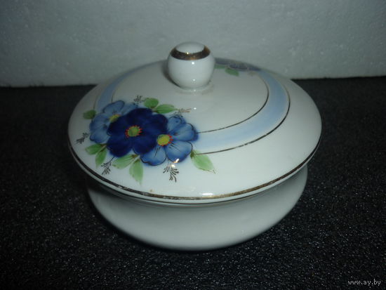 Шкатулка ( Сахарница) НЕЗАБУДКА. СССР. Фарфор. Довбыш 50-е годы