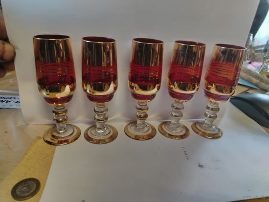 Рюмки на ножке