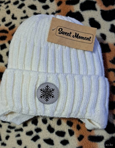 Шапка белая зимняя на девочку 6-10лет, новая, размер 53-56