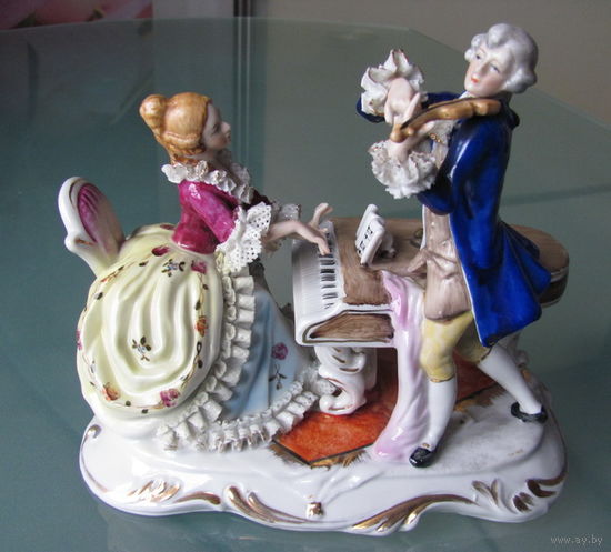 Статуэтка фарфоровая.Музицирование.Германия.