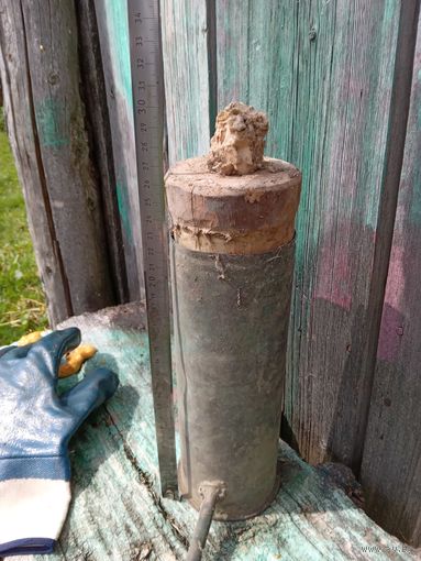 Изделие из латуни с медной трубкой.