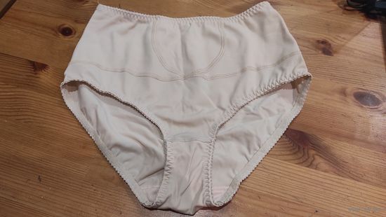 Трусы утяжка на 48-50 р. Польша. Буквально пару раз б/у, ношены поверх колгот. Отлично садятся на фигурею. Покупала дорого.