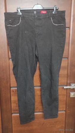 Стильные джинсы на 64-66 размер, черный цвет. Хорошее состояние. Очень классные, украшены кармашки. Длина 102 см, ПОбедер 62-70 см, ПОталии 54-59 см, ПО по низу 15,5 см. Покупала в Европе.