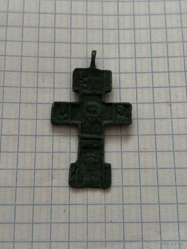 Крестик старенький, с рубля три дня
