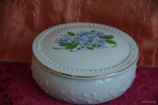 Шкатулка фарфоровая (  высота 3 см , диаметр 8,5 см )  целая