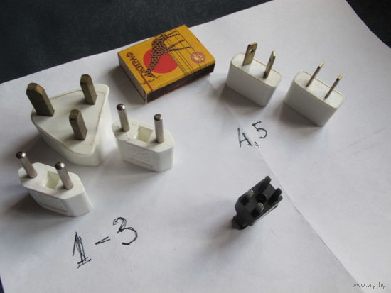 Лот сетевых вилок-переходников. 1-3 – вход для евро вилок; 4, 5 – вход для зарядных к телефонам и планшетам