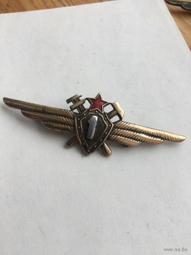 РЕДЧАЙШИЙ НЕУСТАВНОЙ-в позолоте, знак принадлежавший полковнику-зам.по тылу бывшей 18-й ВА-приемницы  АДД.середина 60-х.