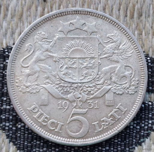 Латвия 5 лат 1931 года, UNC. Герб Латвии. Серебро. Предложи свою цену или обмен! Y130