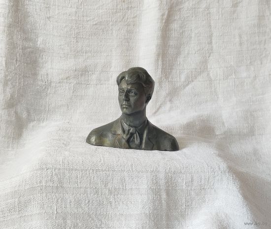 Аукцион с рубля Бюст Есенин СССР силумин.  13длинна-11 высота Смотрите также другие мои лоты