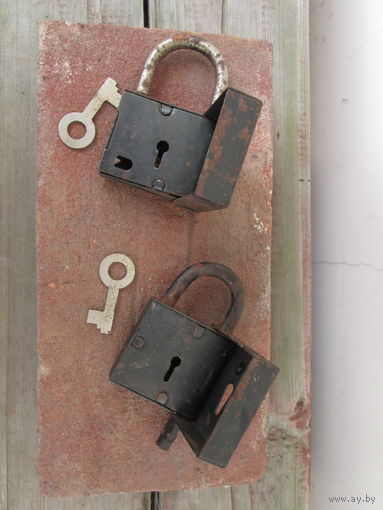 Замок навесной ссср .С ключиками цена за 2замка ,