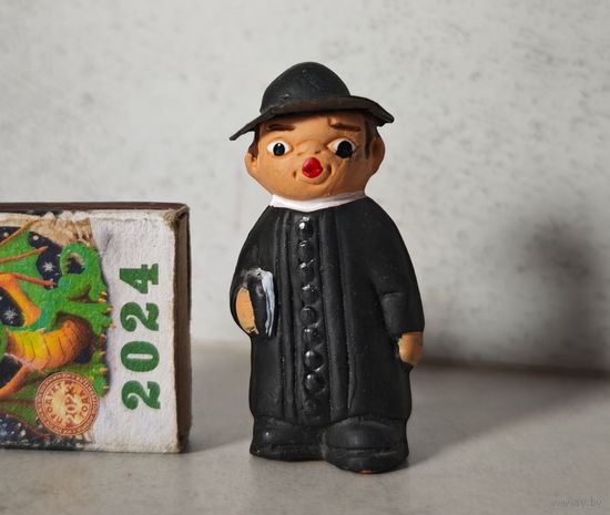 Статуэтка монах священник