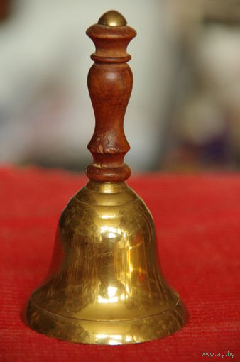 Колокольчик латунный  ( диаметр 6 см , высота 11 см )