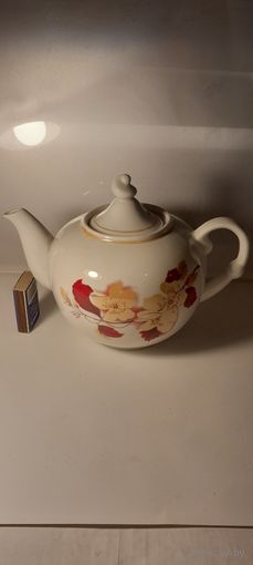 Чайник большой, Богдановичский фарфор.