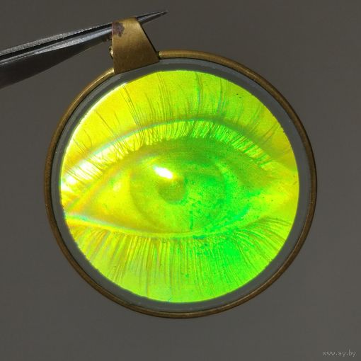 Винтажный кулон. Голограмма глаза.