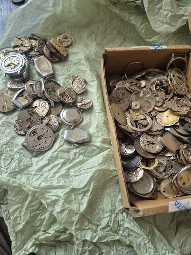 Большая куча часовых запчастей. Механизмы часов. Ориентир 1.5кг +-