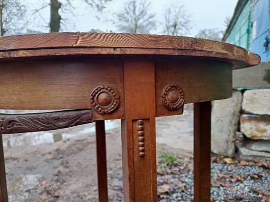 Стол кофейный ореховый в работу.