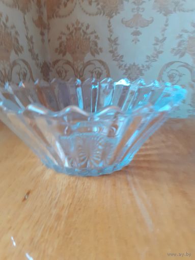 Салатник 60 годы белое толстое стекло