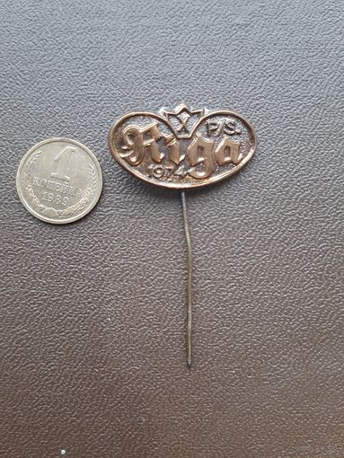 Значок тяжелый Рига 1974