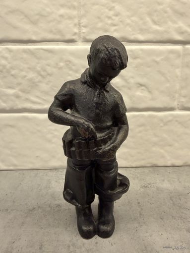 Статуэтка. ЮНЫЙ ОХОТНИК. Куса. Касли.  Распродажа коллекции!!!