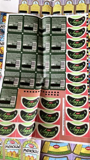 Большой лист с неразрезанными этикетками Лидского пива