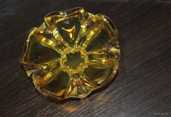 Стеклянная конфетница, цветное стекло, из СССР.
