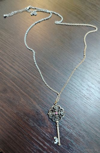 Ожерелье в виде ключика размер цепочки 34см