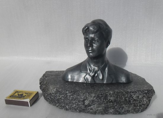 С.А. Есенин , бюст  на камне. Литьё силумин. СССР.