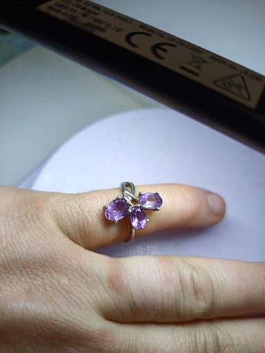 С рубля без мц. кольцо "фиолетовые листики", зубр 925пр. диам примерно 1.7см. на тонкий пальчик.