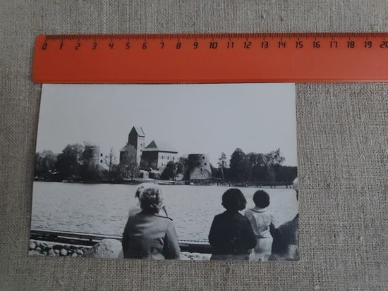 Тракайский замок с туристами. Середина 70-х гг. ХХ века.