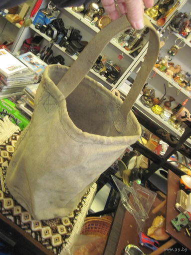 Ведро брезентовое.