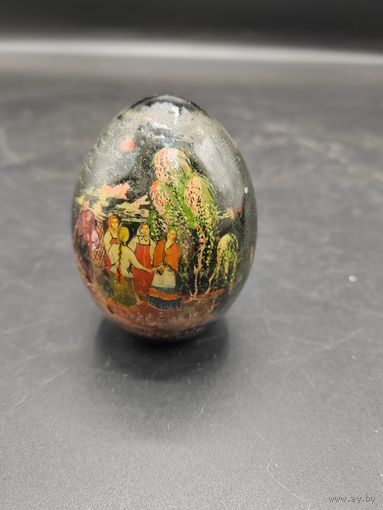 Деревянное яйцо. Художник Лысенко, 1991 год.