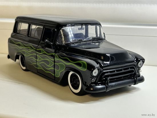 Модель Chevrolet Suburban 1957