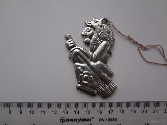 Женщина на метле.