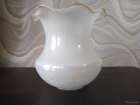 Плафон, высота 14,5см ширина 14см отверстие под патрон 5 см