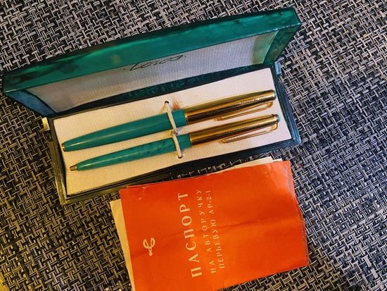Ручки СССР.Малахитовый набор.золотое перо