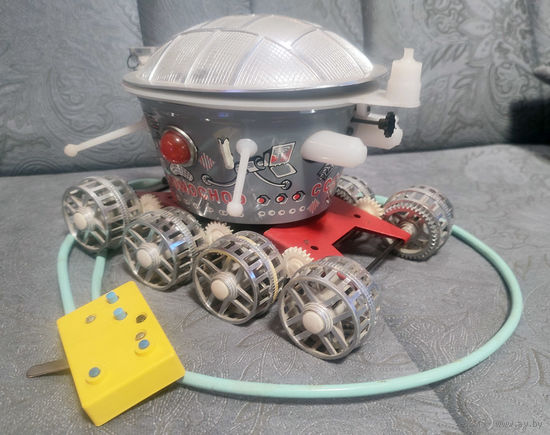 Луноход игрушка. Проверено. В рабочем состоянии. Период начало семидесятых.