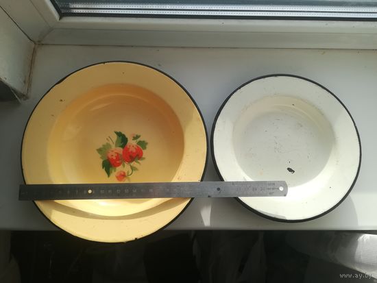 Металлические тарелки. С рубля.