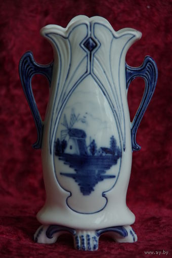 Ваза фарфоровая    ( Германия )   16,5 см  ( целая )